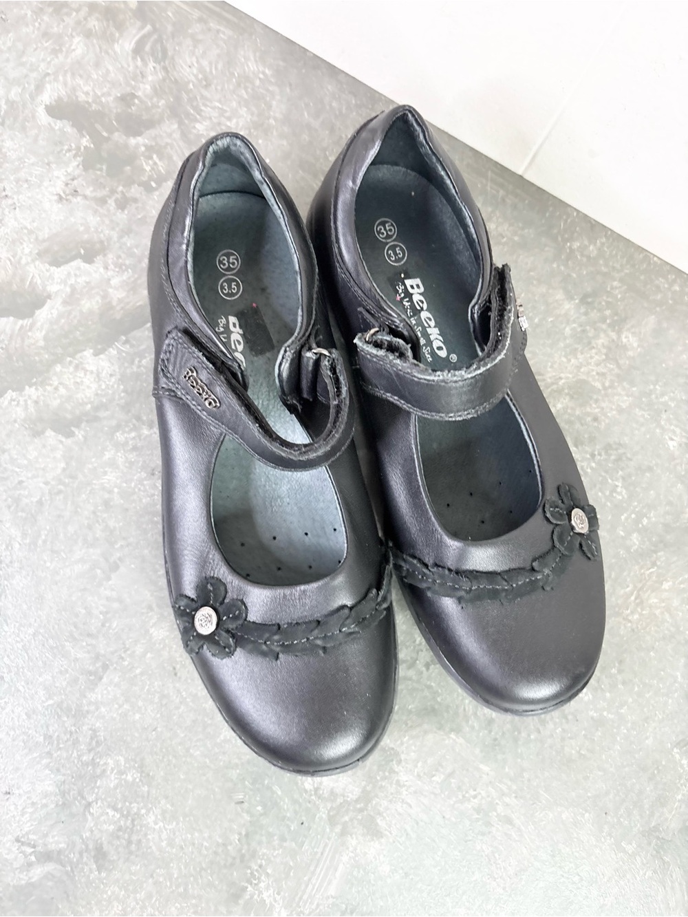 Beeko girl's Mary Jane shoes black leather decorative flower stitching size 3.5 - Picture 2 of 6
